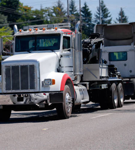 heavy duty towing services in Des Moines Iowa - heavy rig towing and heavy equipment towing near me